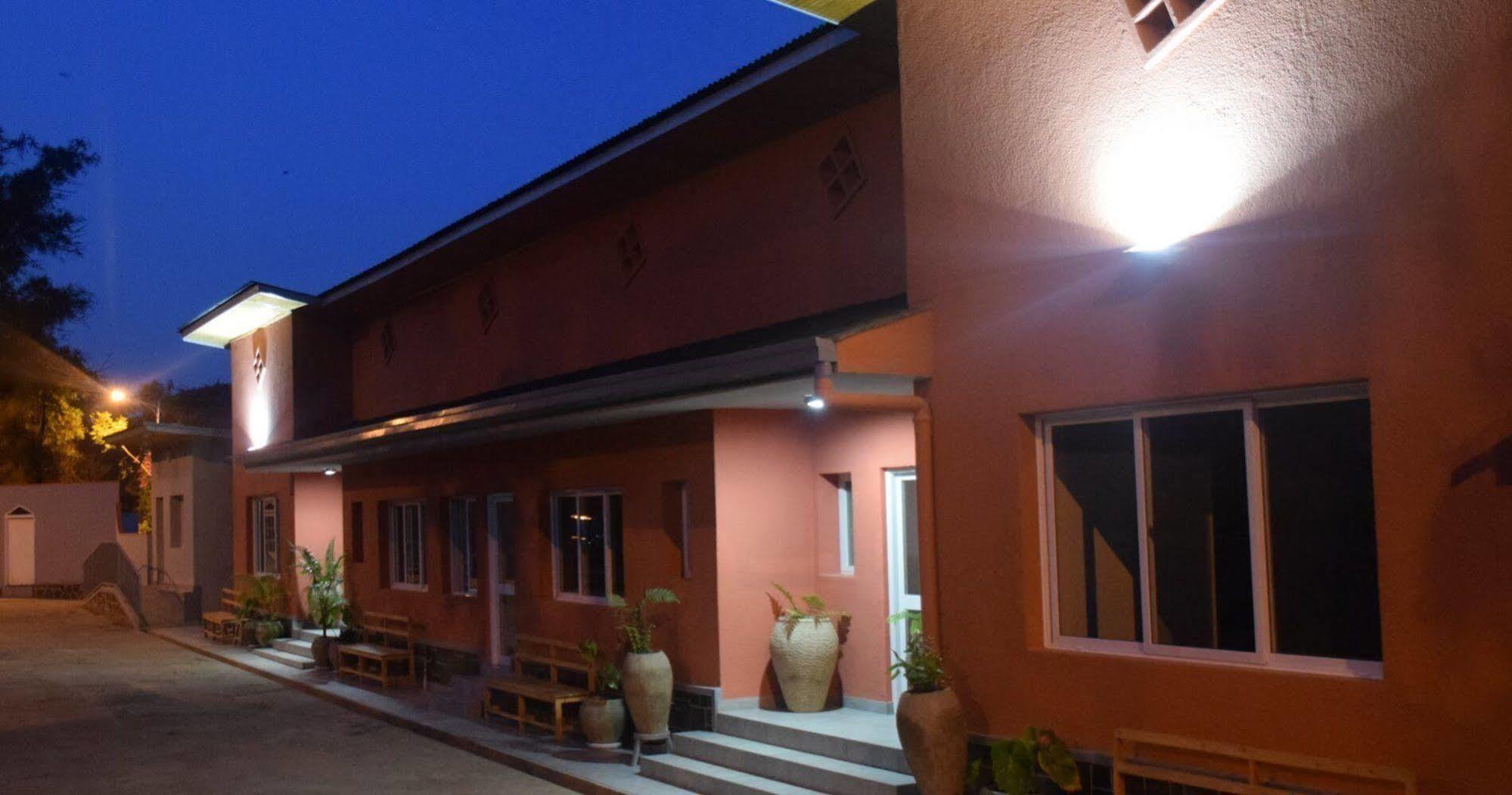5 Swiss Hotel Кигали Экстерьер фото
